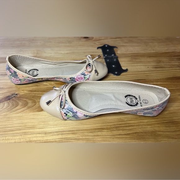 2 PAIR of P & W round toe ballet flats Black & cream lace floral w/ bow 605 - Picture 11 of 14